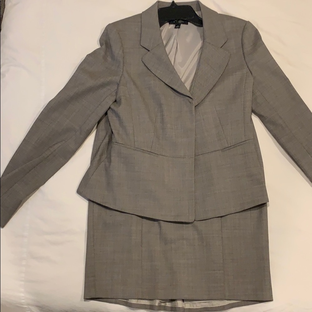 Very Cute Ann Taylor Blazer Skirt Combo